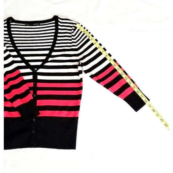 Maurices Women’s White Red Black Striped 3/4 Sleeve Cardigan Sweater Size Medium - Picture 7 of 8